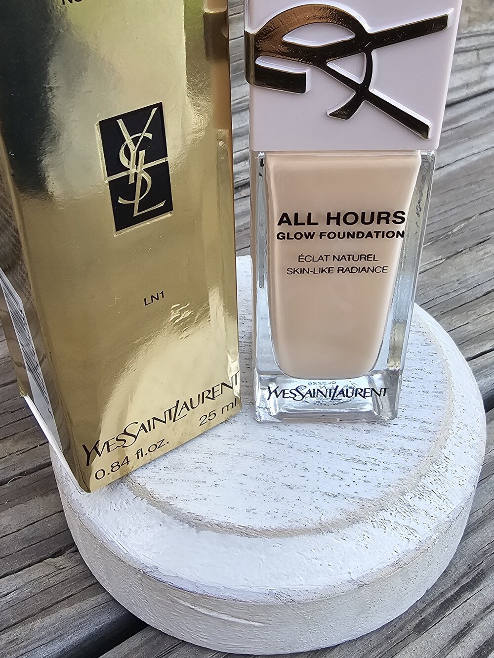 Yves Saint Laurent All Hours Glow Foundation - LN1 Light Beige